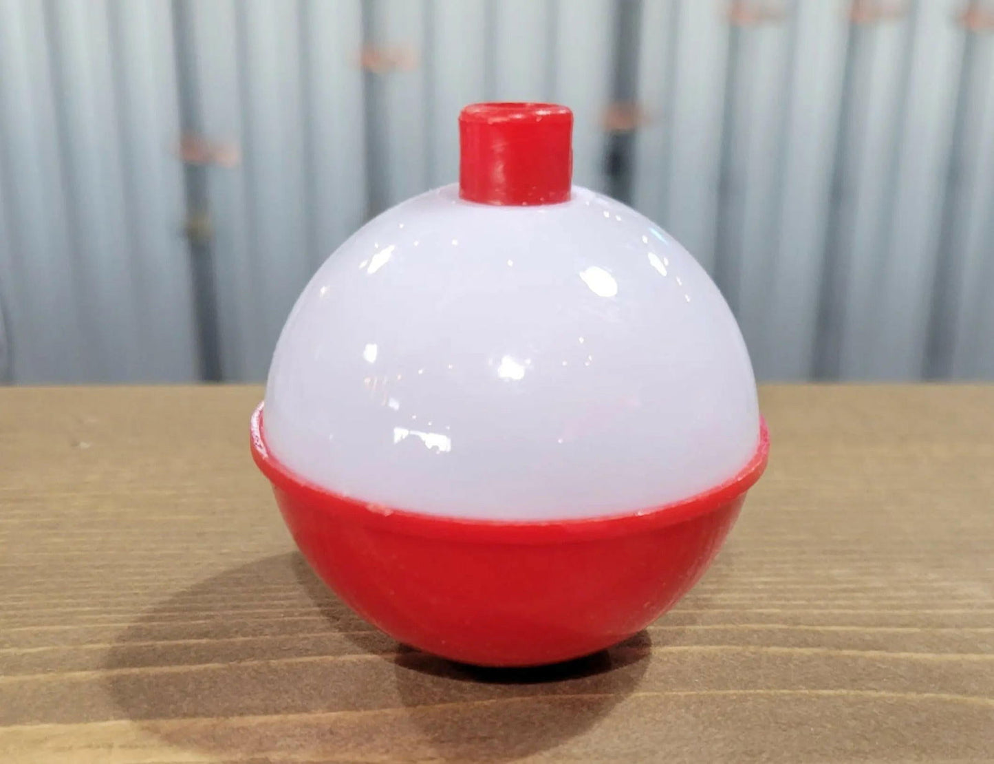 Bobber red/White Classic 1-3/4" - www.Shopthatapp.com