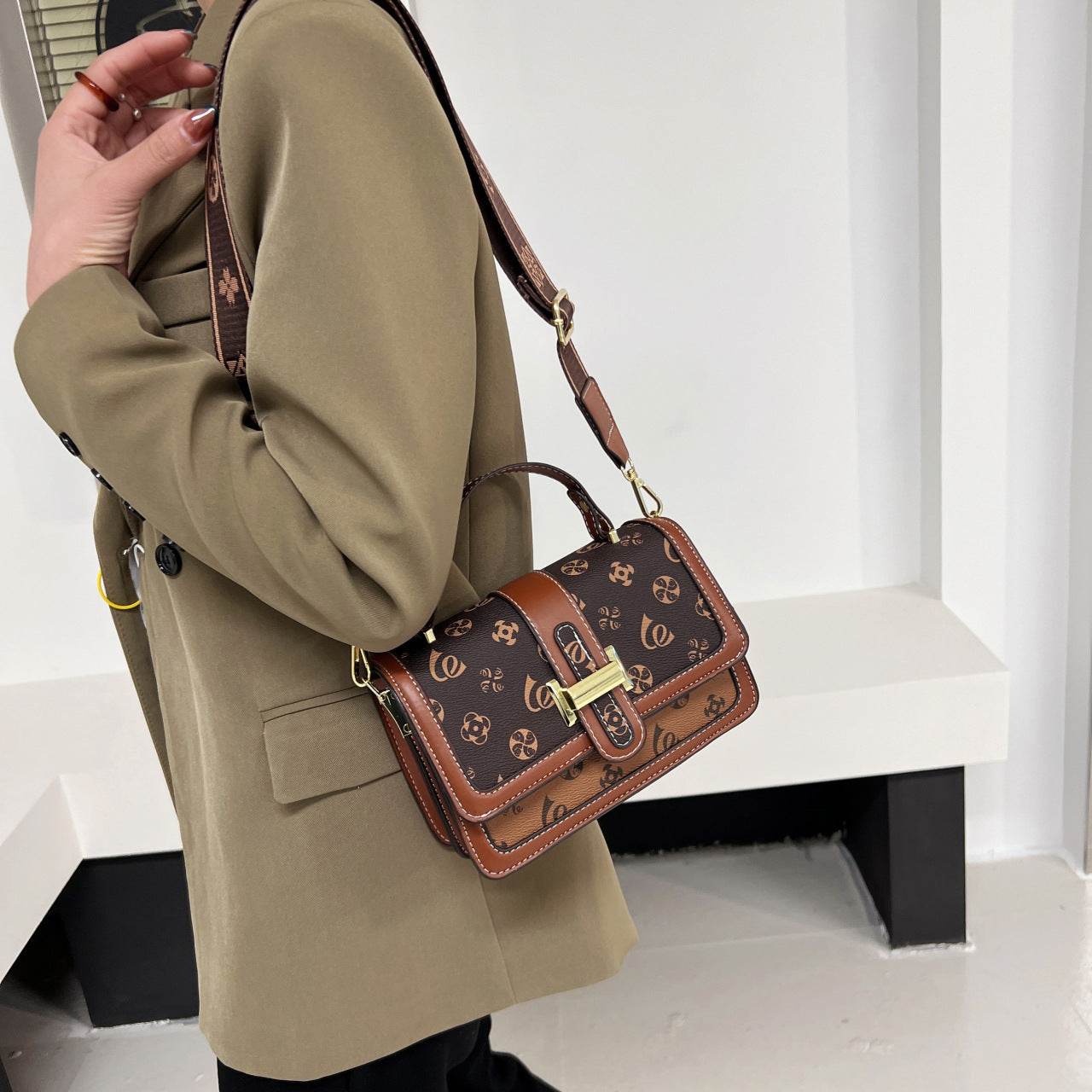 New High-grade flap shoulder crossbody bag for women - www.Shopthatapp.com