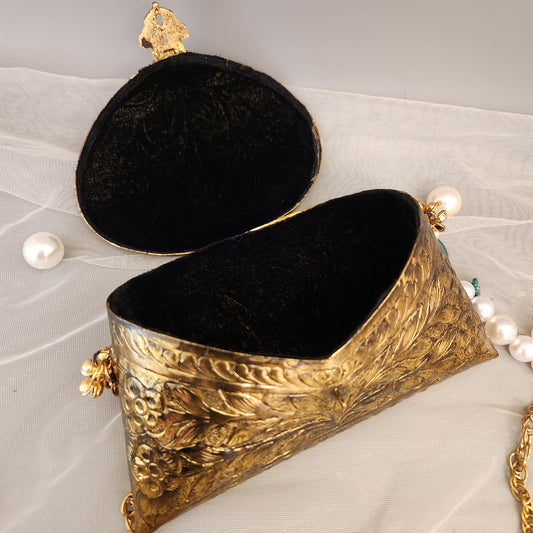 Antique Gold Royale Metal Clutch - www.Shopthatapp.com #