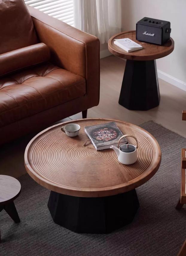Table d'appoint en pin ancien