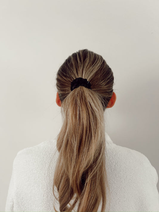 Black Skinny Scrunchie - www.Shopthatapp.com