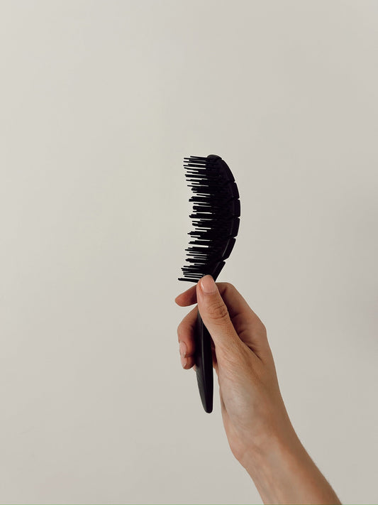 The Wet Hair Brush Black - www.Shopthatapp.com