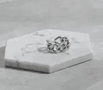 Fashionable with unique chain design ring - www.Shopthatapp.com