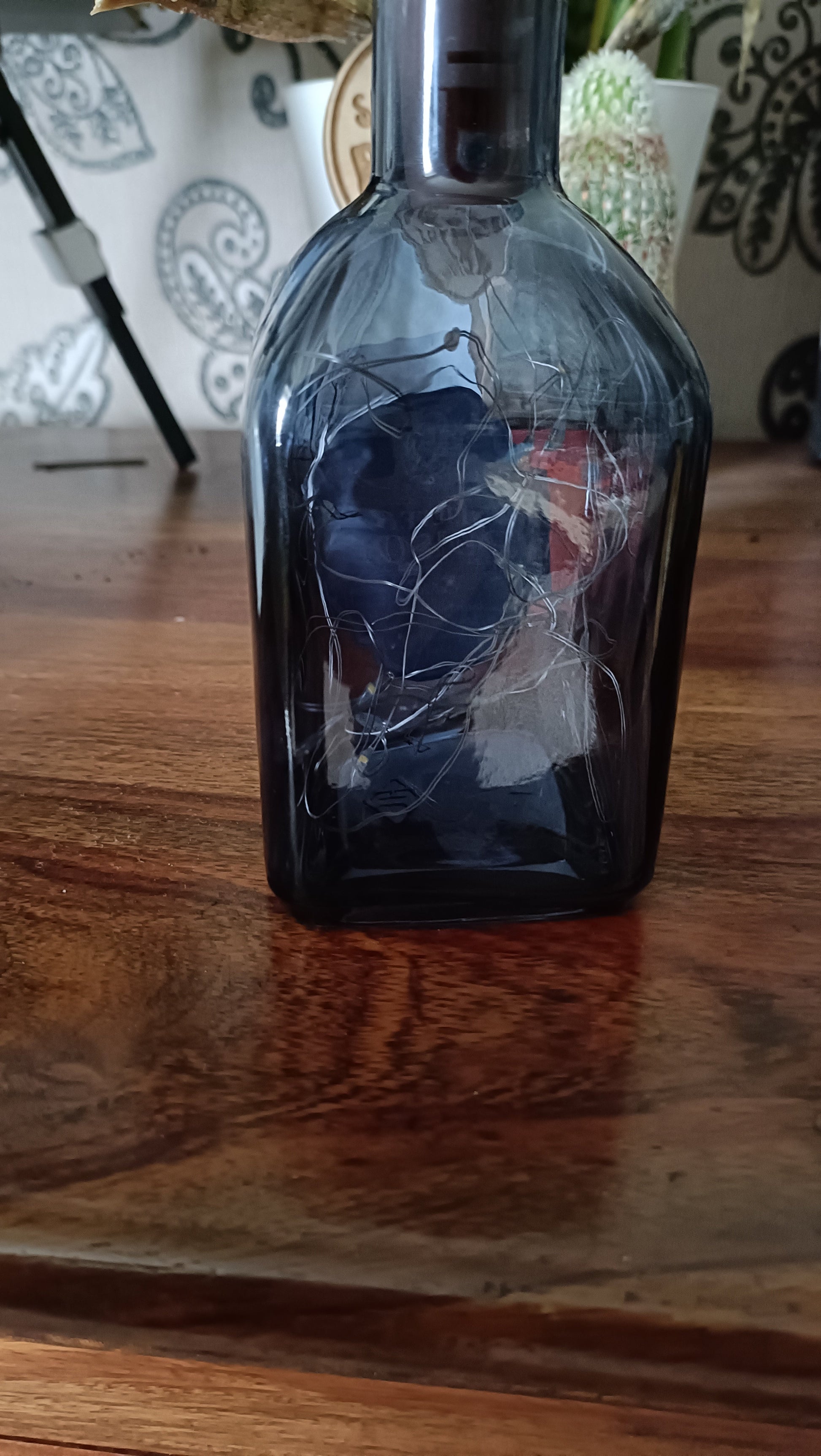 Unfiltered poison table lamp - www.Shopthatapp.com