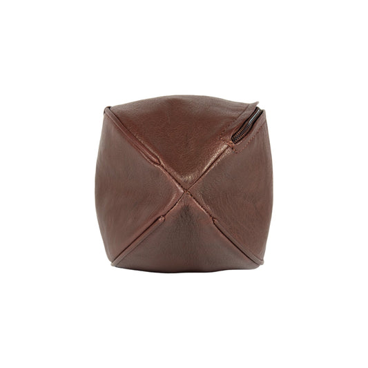 K0011BB | Beauty Case "Palla da Rugby" in Vera Pelle - Colore: Testa Moro - Elastico interno ferma flaconi - Chiusura con lampo - Dimensioni: cm 35 x 14 x 14- Confezione: Sacchetto Tnt - www.Shopthatapp.com