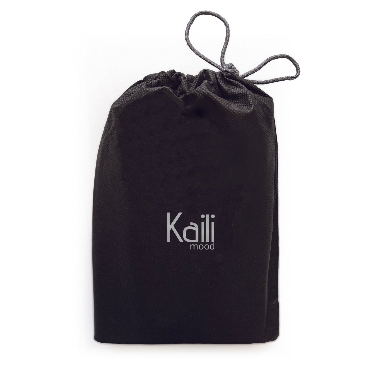 K0012AB | Marsupio in Vera Pelle pieno fiore, con leggera grana. 4 tasche con chiusura con lampo. Accessoires Nickel Lucido. Couleur Noir. Dimensions: cm 25 x 13 x 5,5.Confezione: Sacchetto Tnt