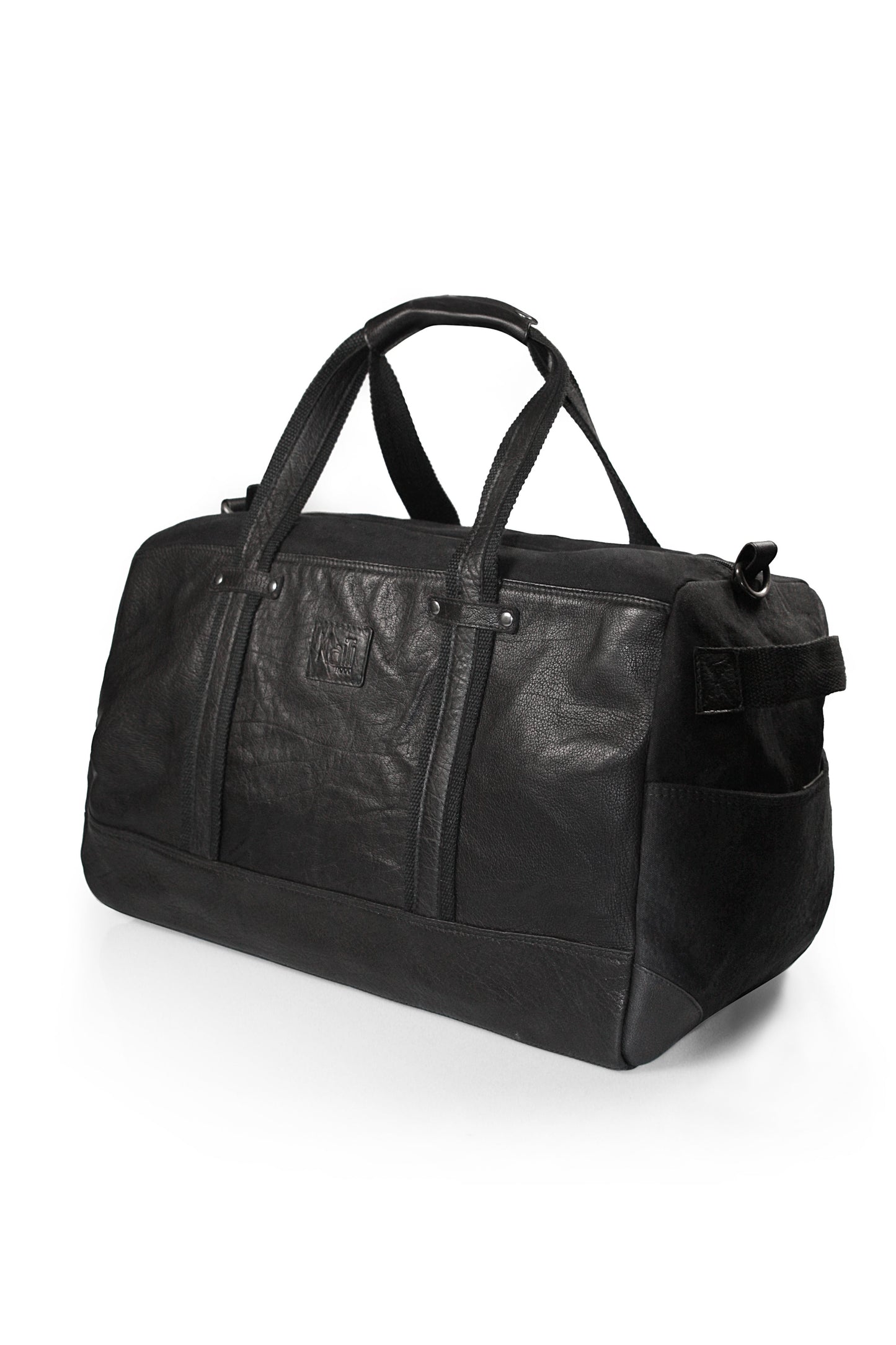 K0024AB | Borsone da Viaggio in Canvas/Vera Pelle, pieno fiore, volanata - Colore Nero. Accessori Nickel Anticato, Chiusura con lampo. Dimensioni: cm 48 x 31 x 22 - Confezione: Sacchetto Tnt - www.Shopthatapp.com