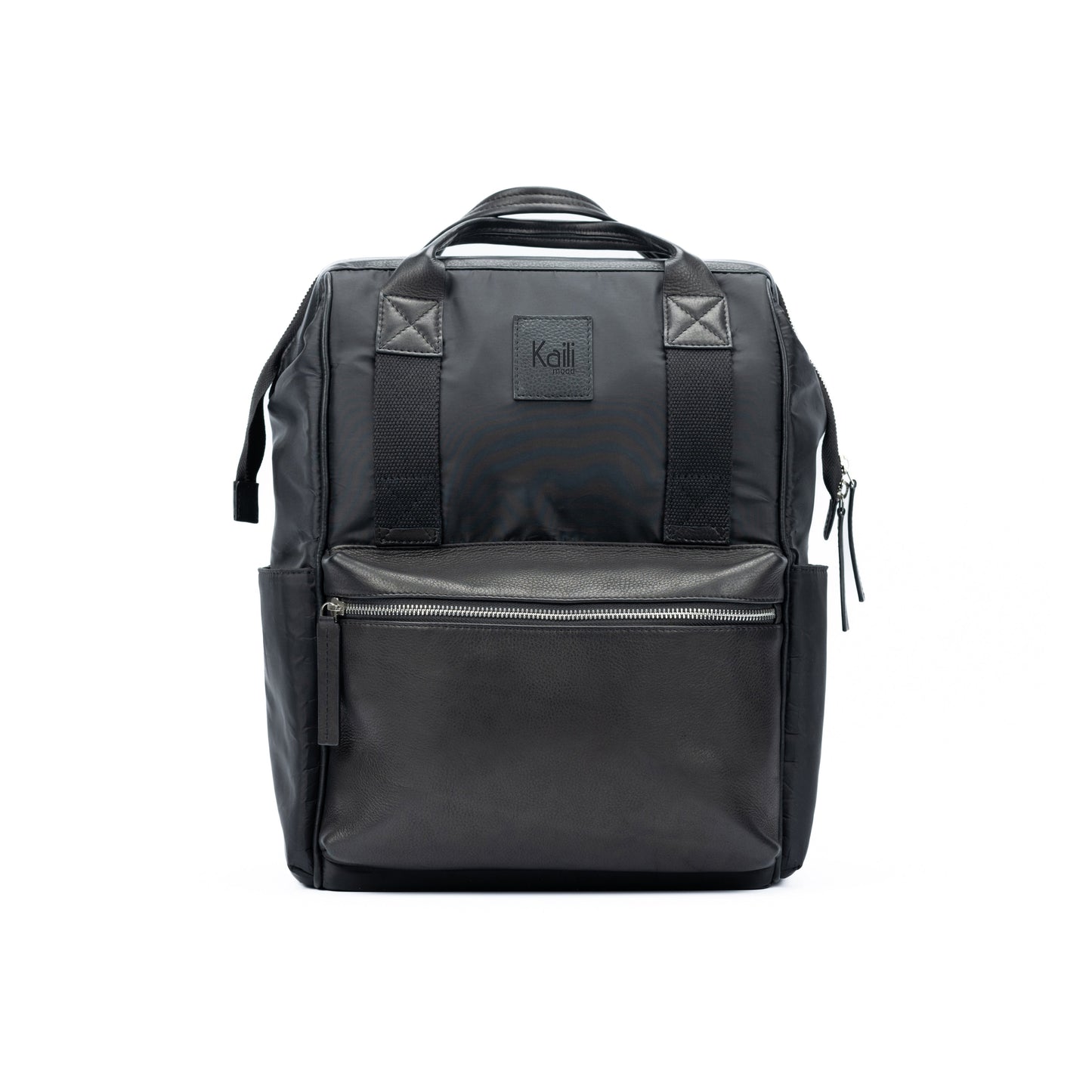 K0037AB | Zaino Idrorepellente in Nylon Waterproof/Vera Pelle pieno fiore con leggera grana - Colore Nero - Accessori Nickel lucido. Dimensioni: cm 27 x 39 x 19 - Confezione: Sacchetto Tnt - www.Shopthatapp.com