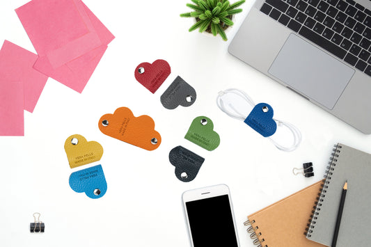 K0039RB | Avvolgicavo Cuore Made in Italy in Vera Pelle pieno fiore, grana dollaro - Colore Giallo - Dimensioni: cm 5 x 8 x 0,5 - Confezione: Gift Box rigido fondo/coperchio - www.Shopthatapp.com