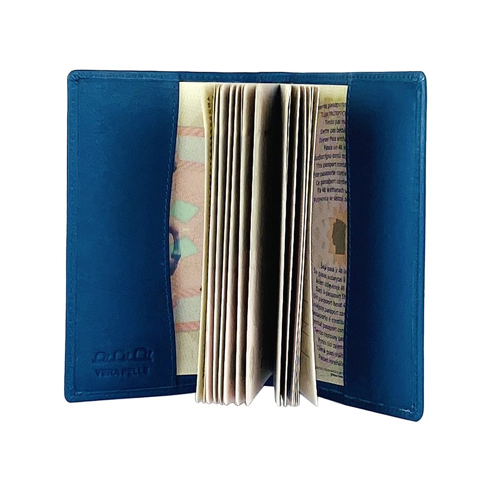 K10237MB | Copertina per Passaporto in Vera Pelle pieno fiore, con leggera grana. Colore Blu Jeans. Dimensioni da chiusa: cm 10 x 14 x 1 - Confezione: Gift Box rigido fondo/coperchio - www.Shopthatapp.com