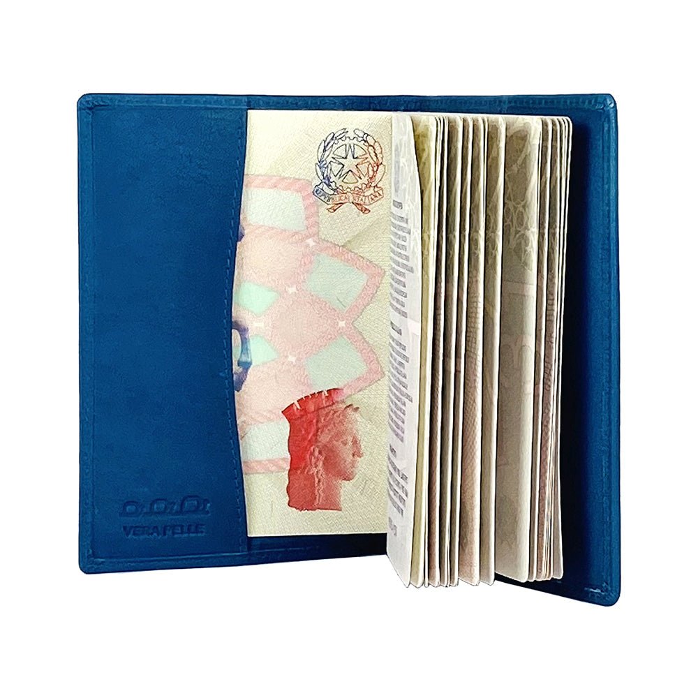 K10237MB | Copertina per Passaporto in Vera Pelle pieno fiore, con leggera grana. Colore Blu Jeans. Dimensioni da chiusa: cm 10 x 14 x 1 - Confezione: Gift Box rigido fondo/coperchio - www.Shopthatapp.com
