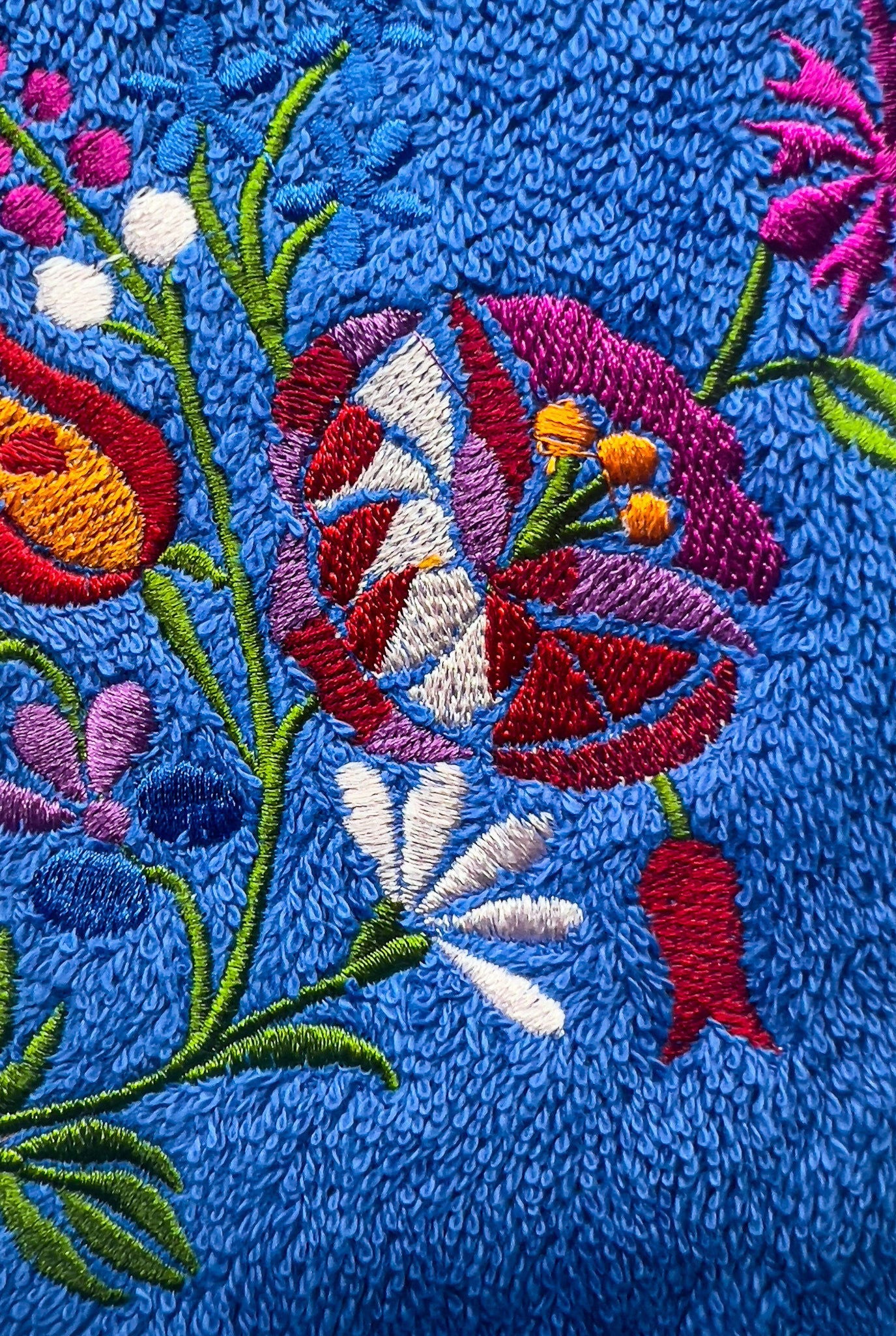 Midnight Blue Tropical Embroidered Towels - Www.Shopthatapp.com