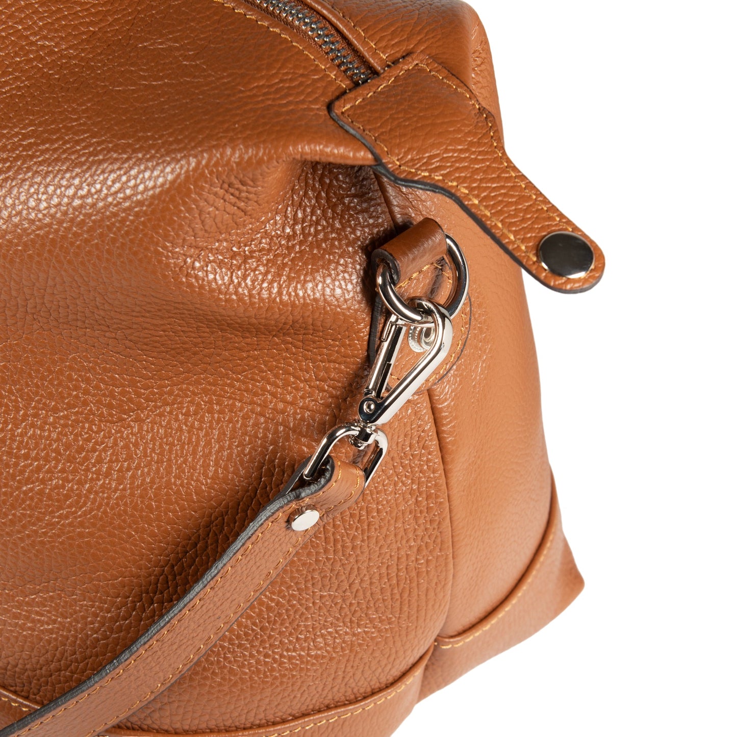 RB1029S | Borsone da Viaggio in Vera Pelle Made in Italy con Tracolla regolabile e removibile. Chiusura con lampo e Accessori in metallo Nickel Lucido - Colore Cognac - Dimensioni: cm 57 x 26 x 24 - www.Shopthatapp.com