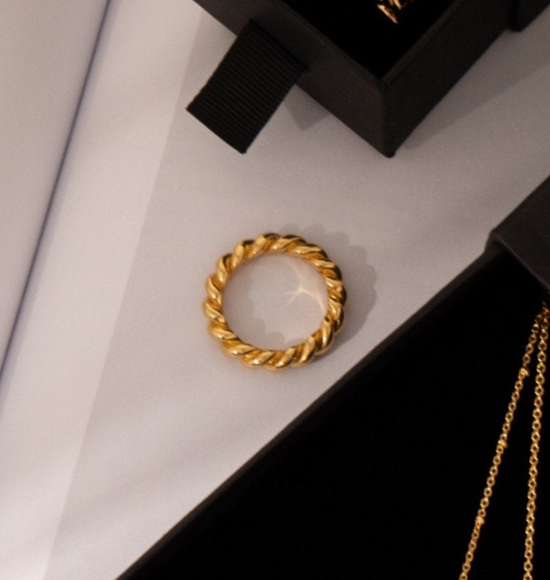 Silver Rope Ring - www.Shopthatapp.com