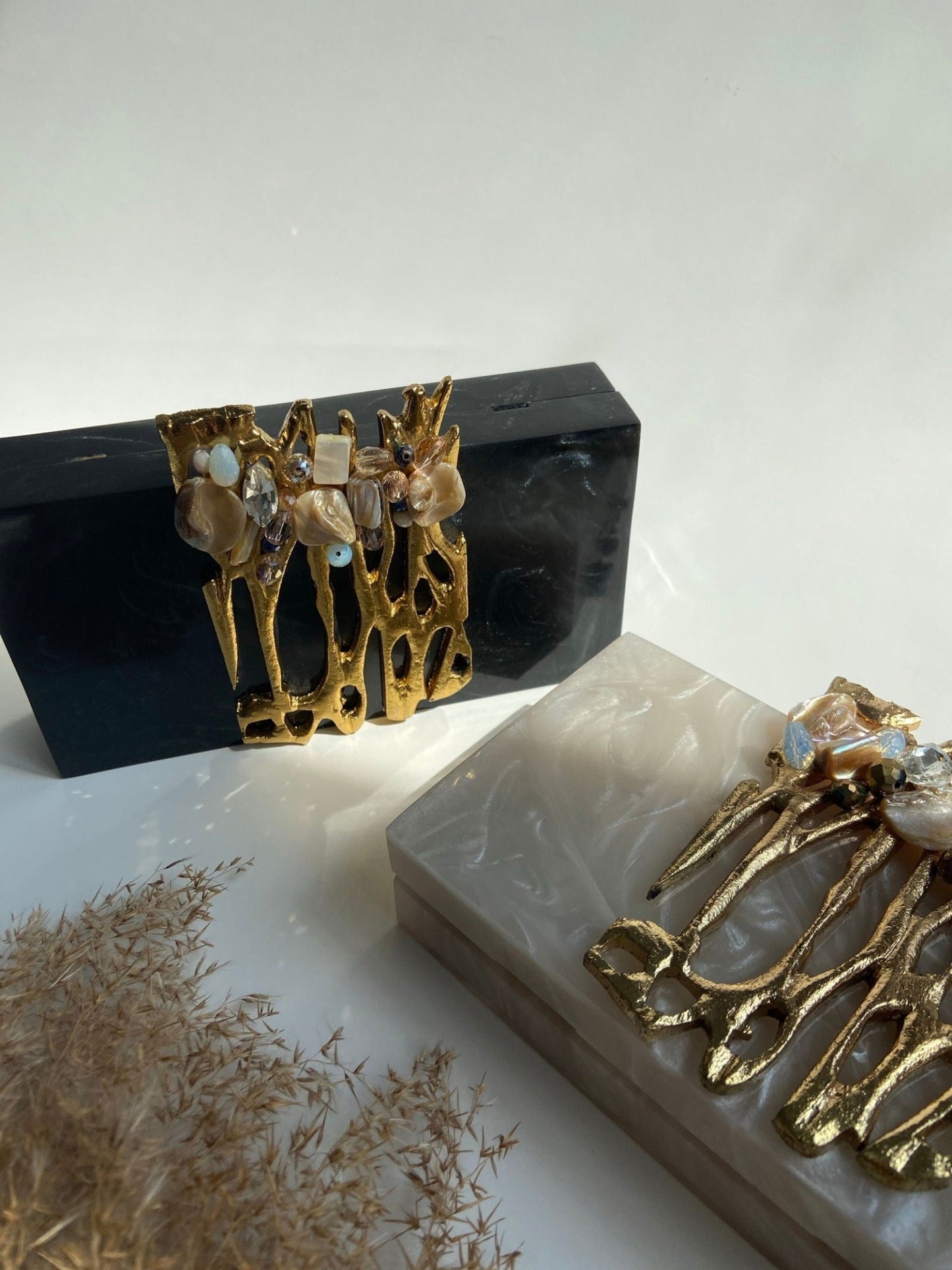 AURA- black - www.Shopthatapp.com