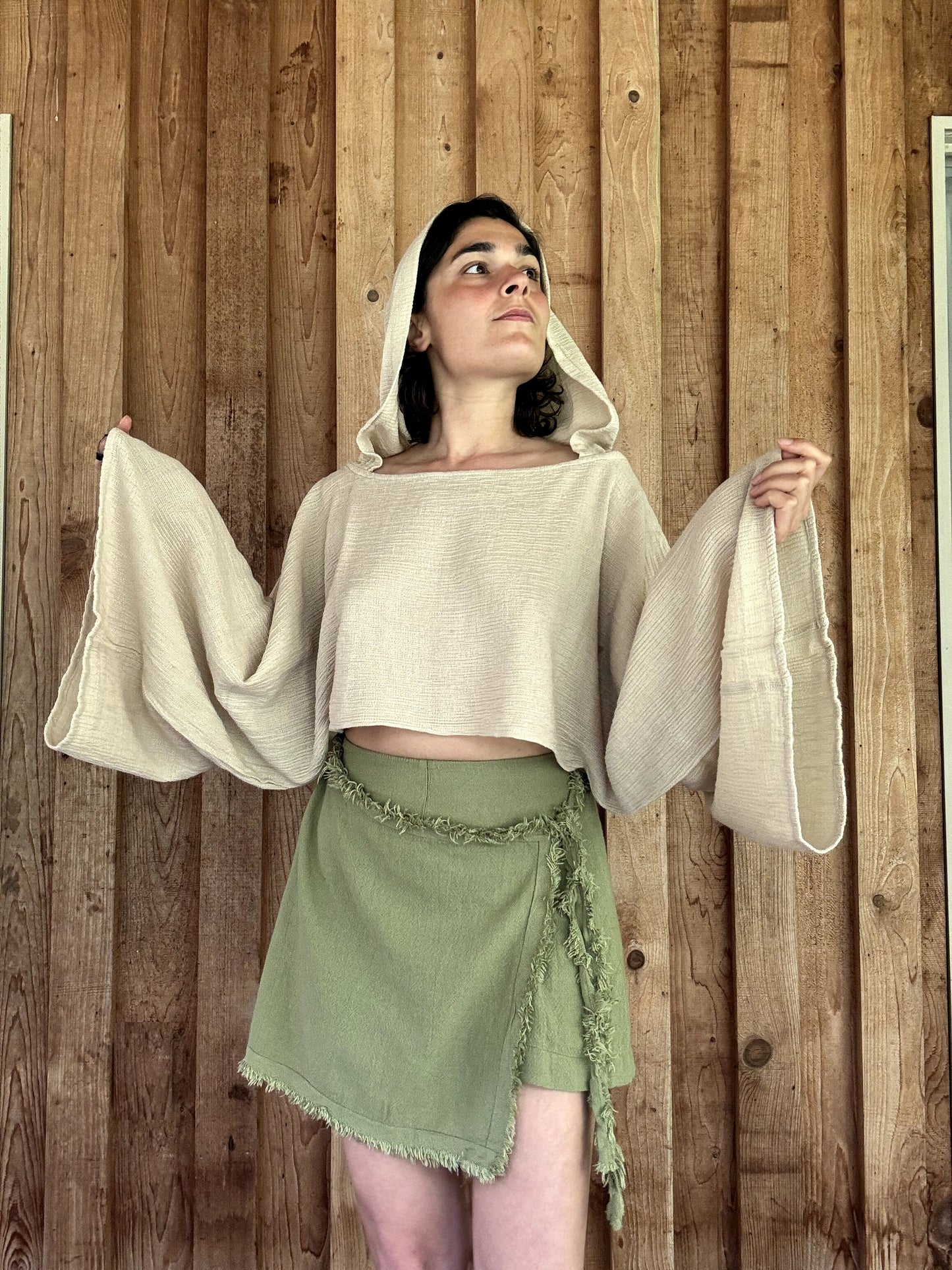 Haut court à capuche et manches longues en coton