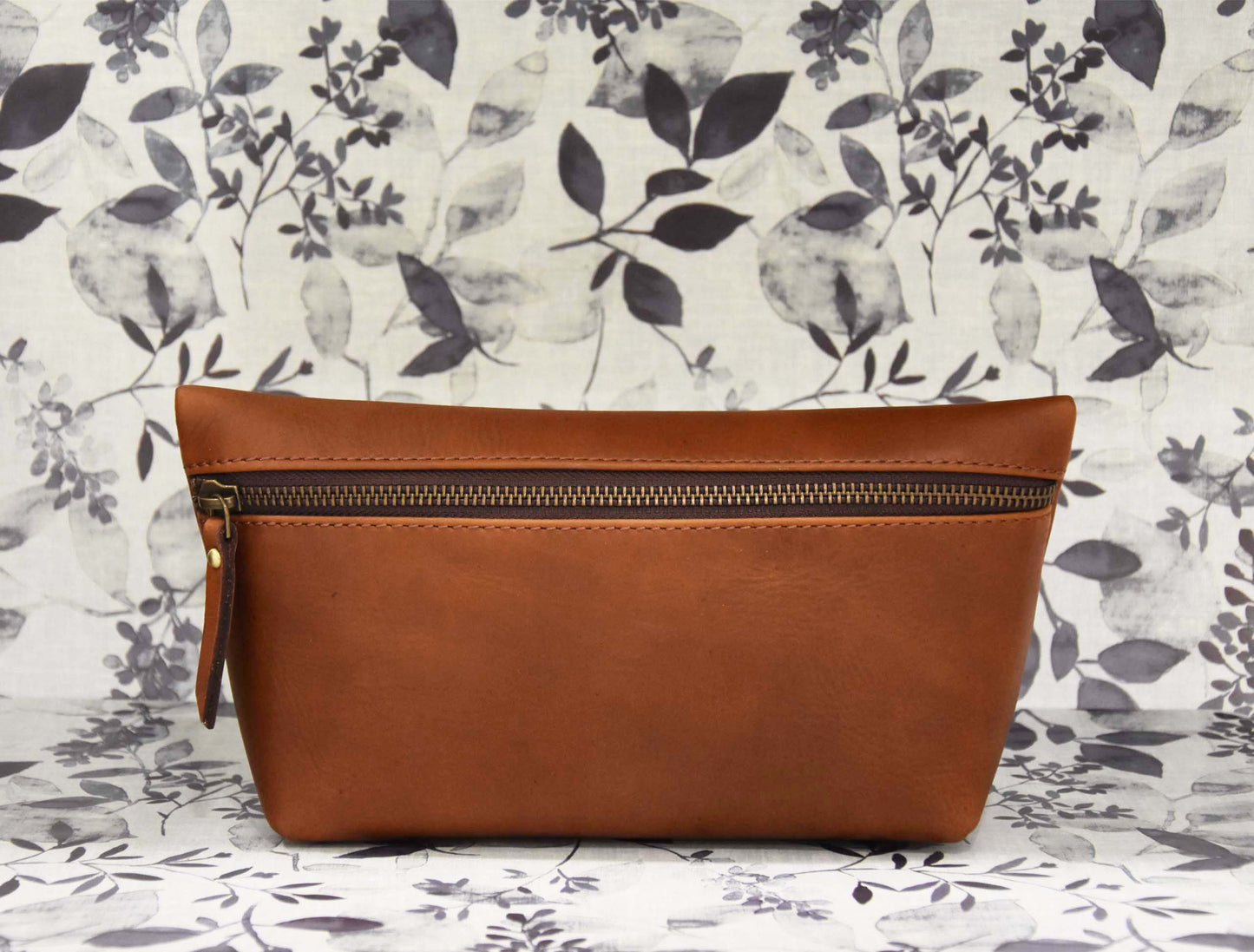Belleza Leather Makeup Bag - Saddle - www.Shopthatapp.com