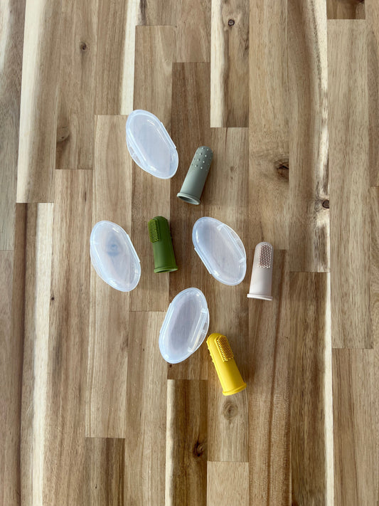 Brosse à gencives/dents avec boîtier de transport - www.Shopthatapp.com