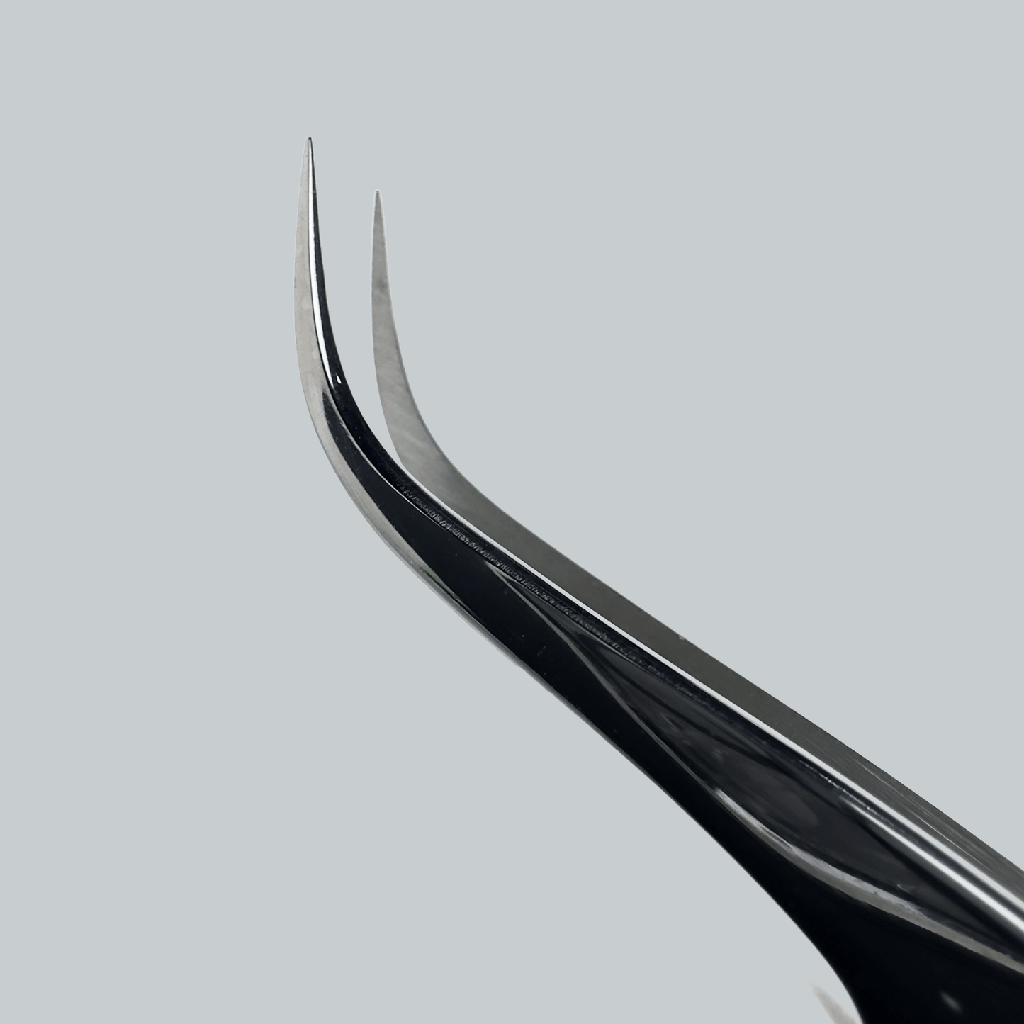 Curved Tweezer - www.Shopthatapp.com