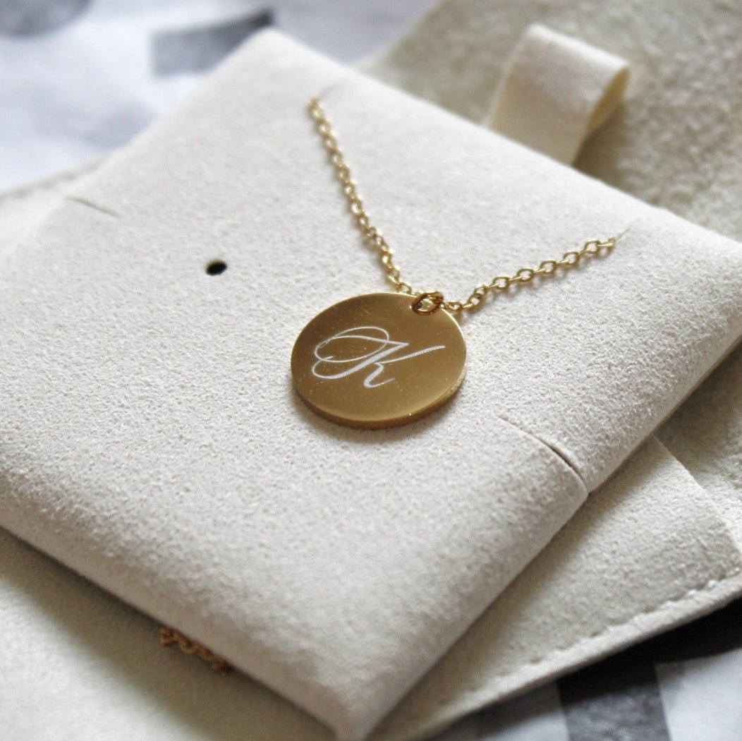 Collier gravé en cercle imprimé à la demande