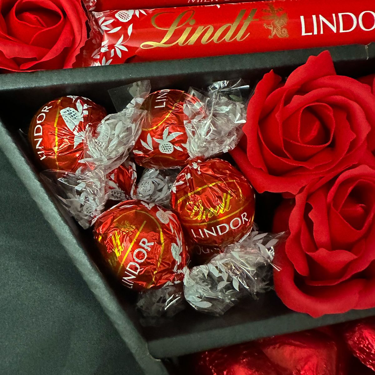 Lindt Lindor Signature Chocolate Bouquet With Red Roses - www.Shopthatapp.com