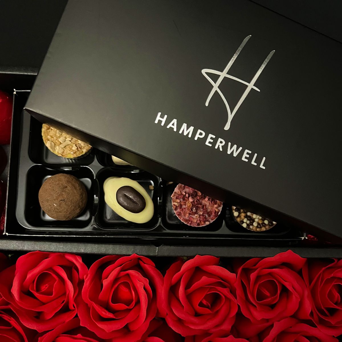 Lindt Lindor & Yankee Candle Signature Chocolate Bouquet With Red Roses - www.Shopthatapp.com