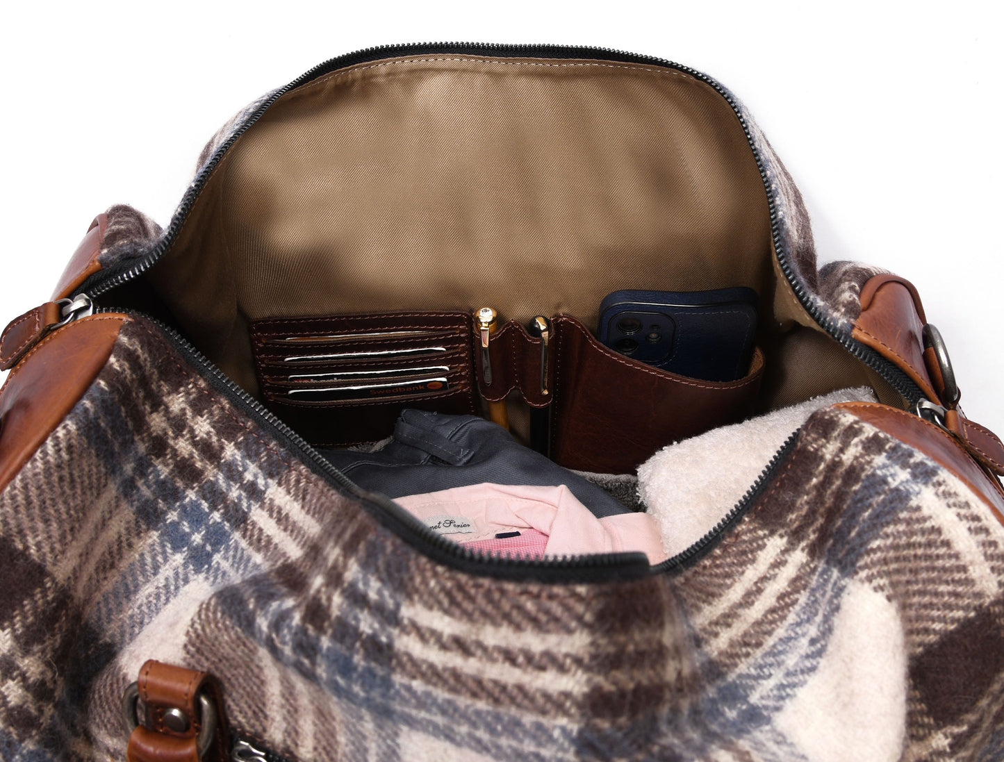 Manchester Leather & Tweed Duffle Bag - www.Shopthatapp.com