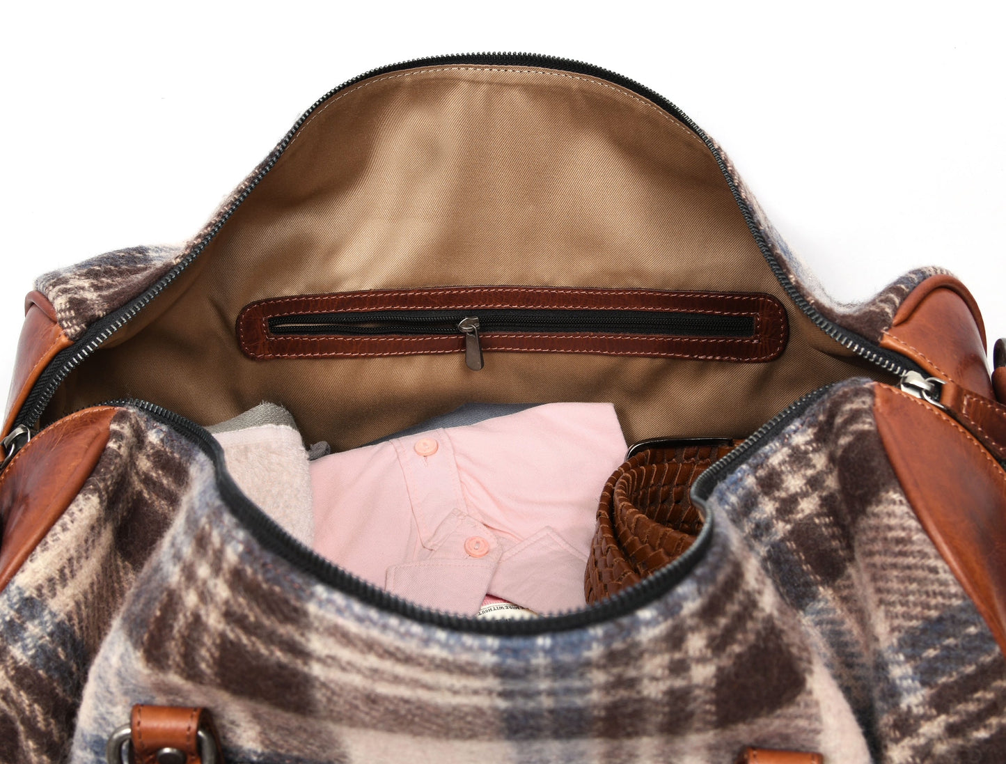 Manchester Leather & Tweed Duffle Bag - www.Shopthatapp.com
