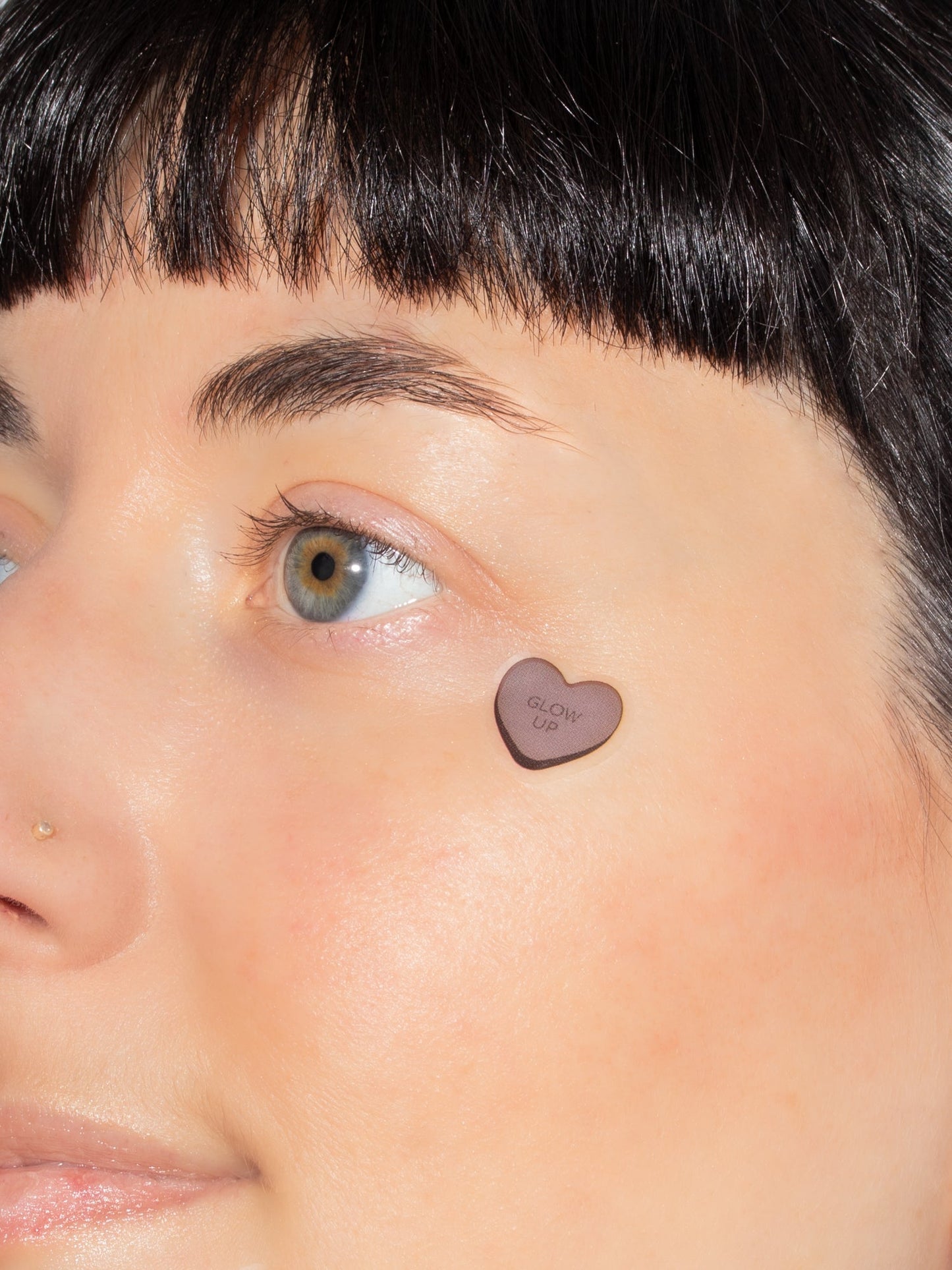 32 patchs cicatrisants pour les boutons en forme de cœur