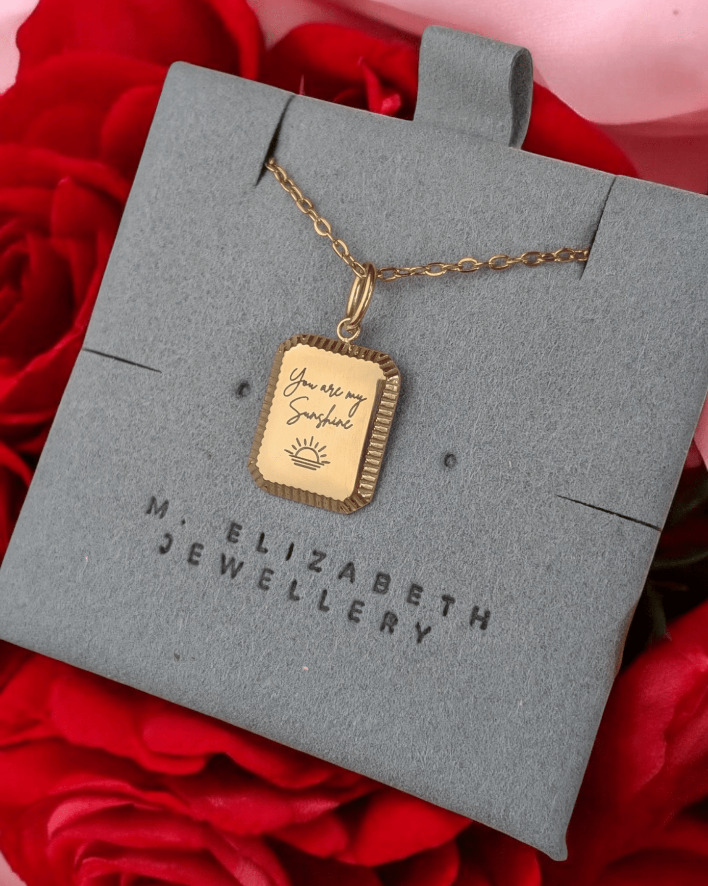 Collier avec étiquette vintage gravée sur mesure