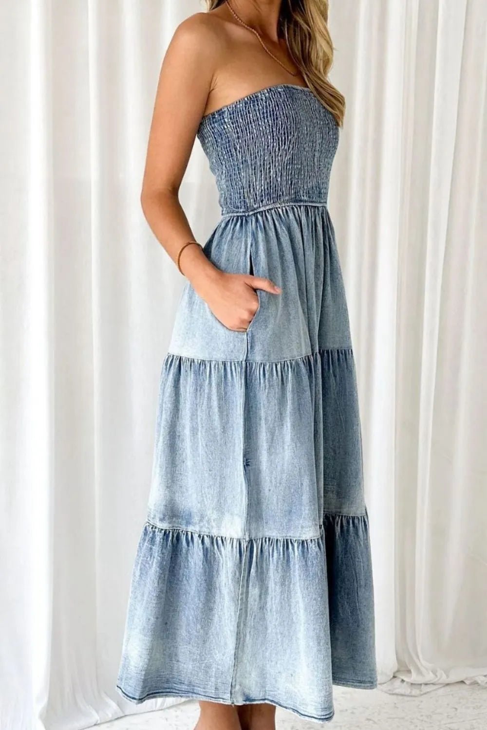 Robe d'été en jean à smocks et fentes tubulaires