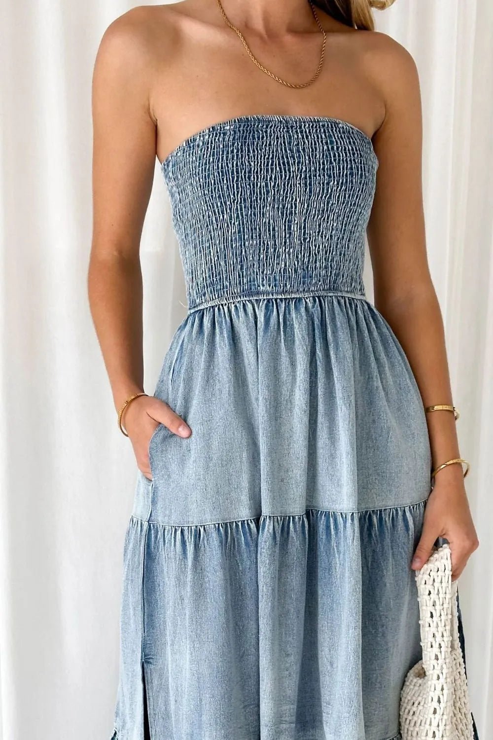Robe d'été en jean à smocks et fentes tubulaires