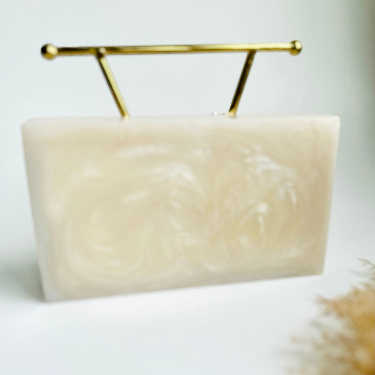 The V Clutch - www.Shopthatapp.com