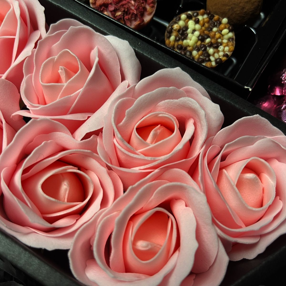 Lindt Lindor & Yankee Candle Signature Chocolate Bouquet With Pink Roses-Food and beverage-www.Shopthatapp.com-HamperWell
