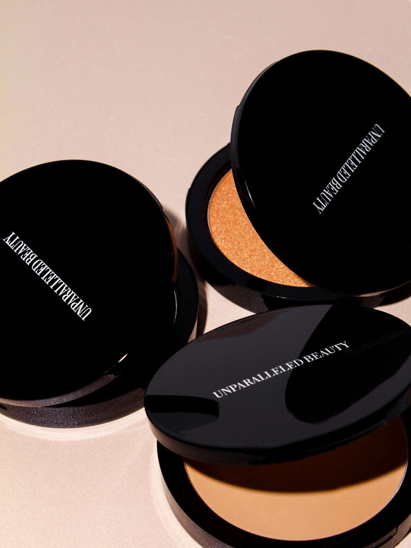 UNPARALLELED BEAUTY Natural Glow Highlighter Compact - Www.Shopthatapp.com