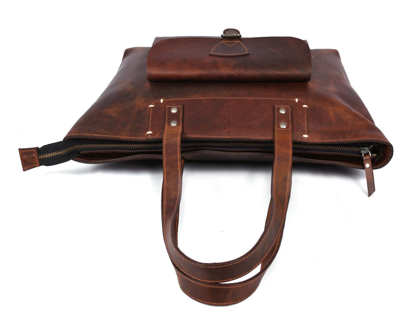 Voyager Leather Tote - www.Shopthatapp.com