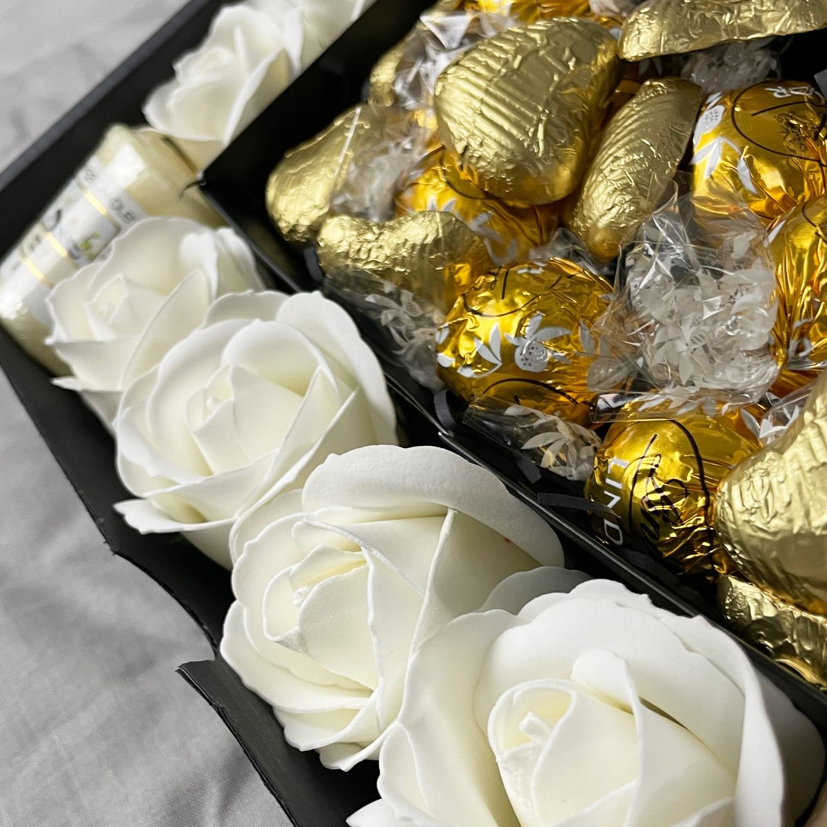 Yankee Candle Ultimate Gift Hamper With Ivory Roses - www.Shopthatapp.com