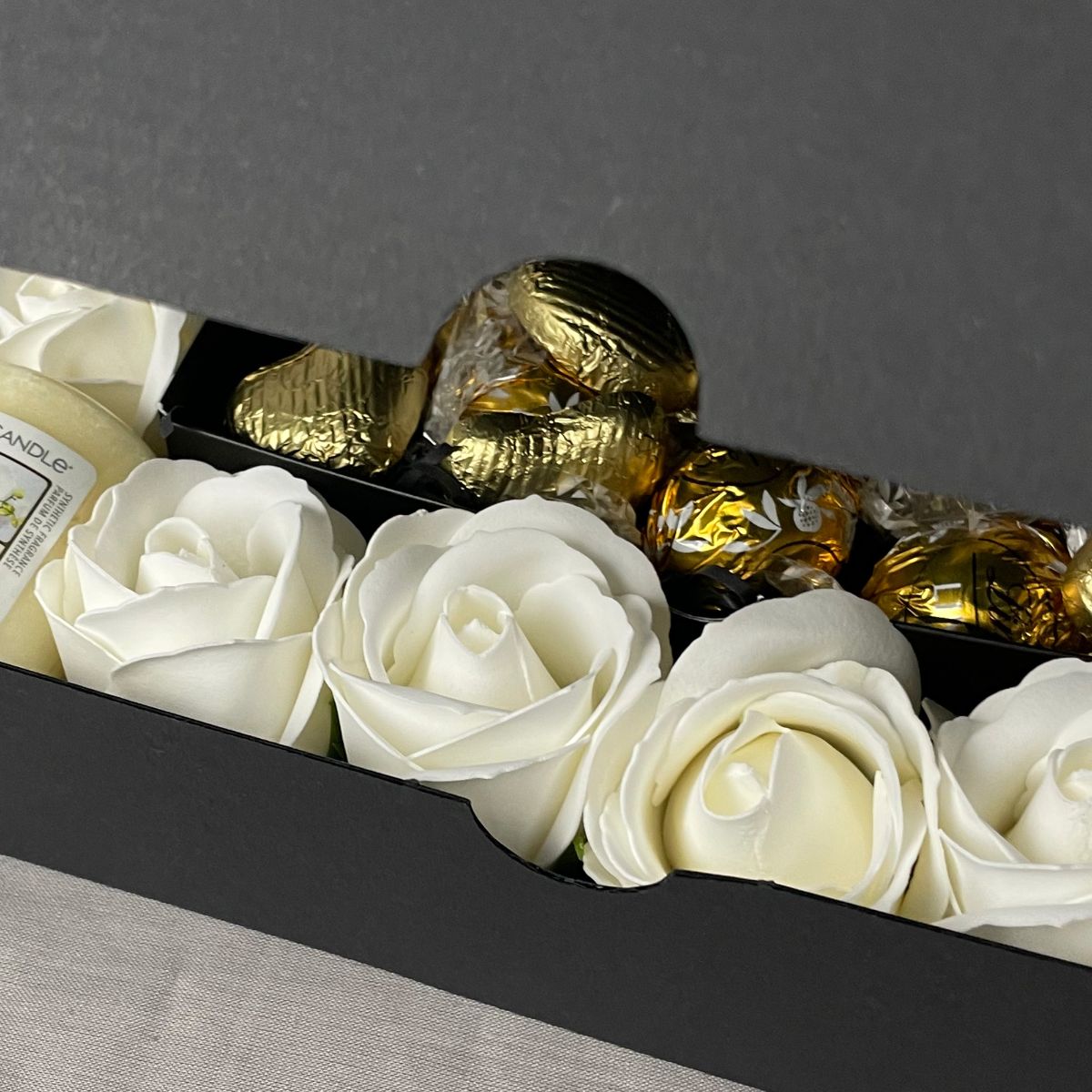 Yankee Candle Ultimate Gift Hamper With Ivory Roses - www.Shopthatapp.com