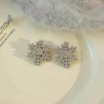 Crystal Snowflake Pearl flower Retro Hair Clip - www.Shopthatapp.com