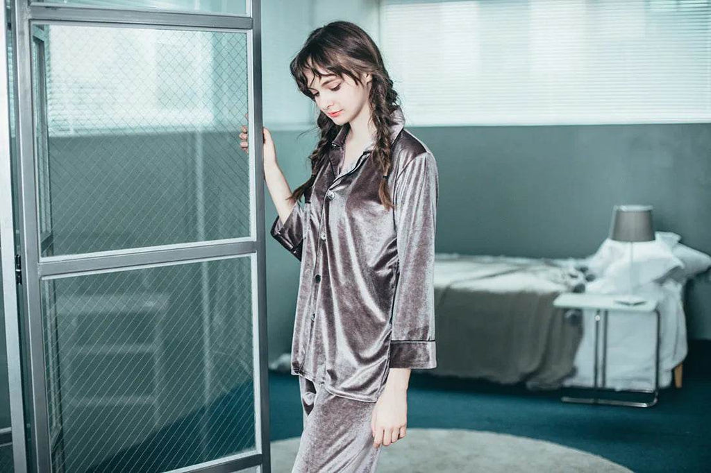 2pcs Couple Gold Velvet Long Sleeve Pajamas set - www.Shopthatapp.com