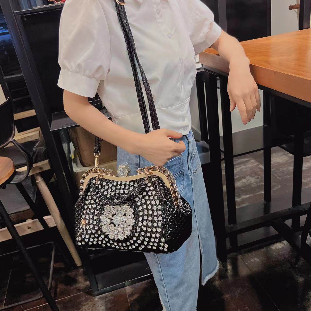 Luxury Large Capacity Diamond Inlaid Cross Body Handbag for women - www.Shopthatapp.com