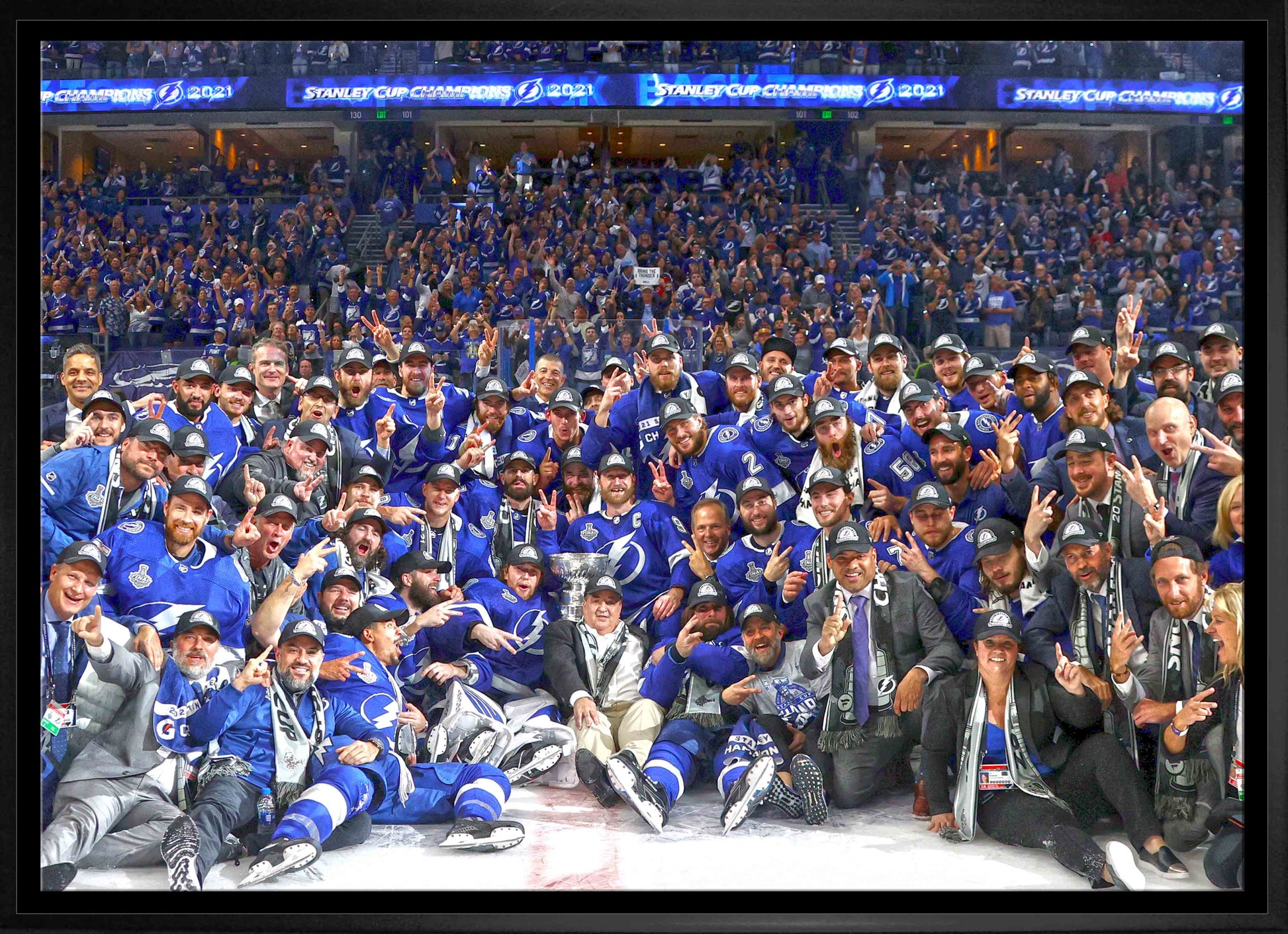 Tampa Bay Lightning Framed 20x29 2021 Stanley Cup Champion Team Photo Canvas - www.Shopthatapp.com