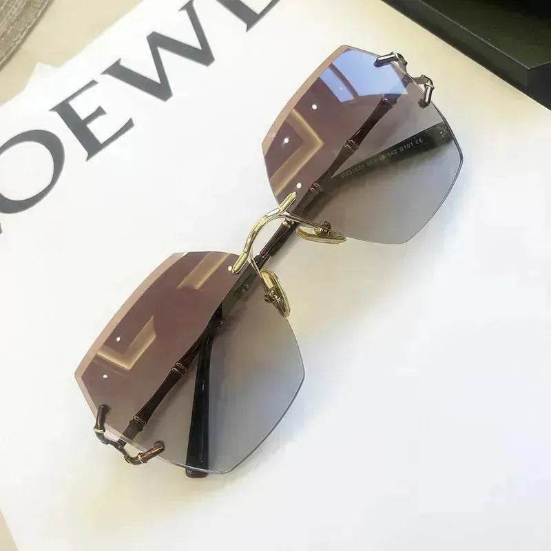Trendy Fashion Metal Handle Unisex Sunglasses - www.Shopthatapp.com