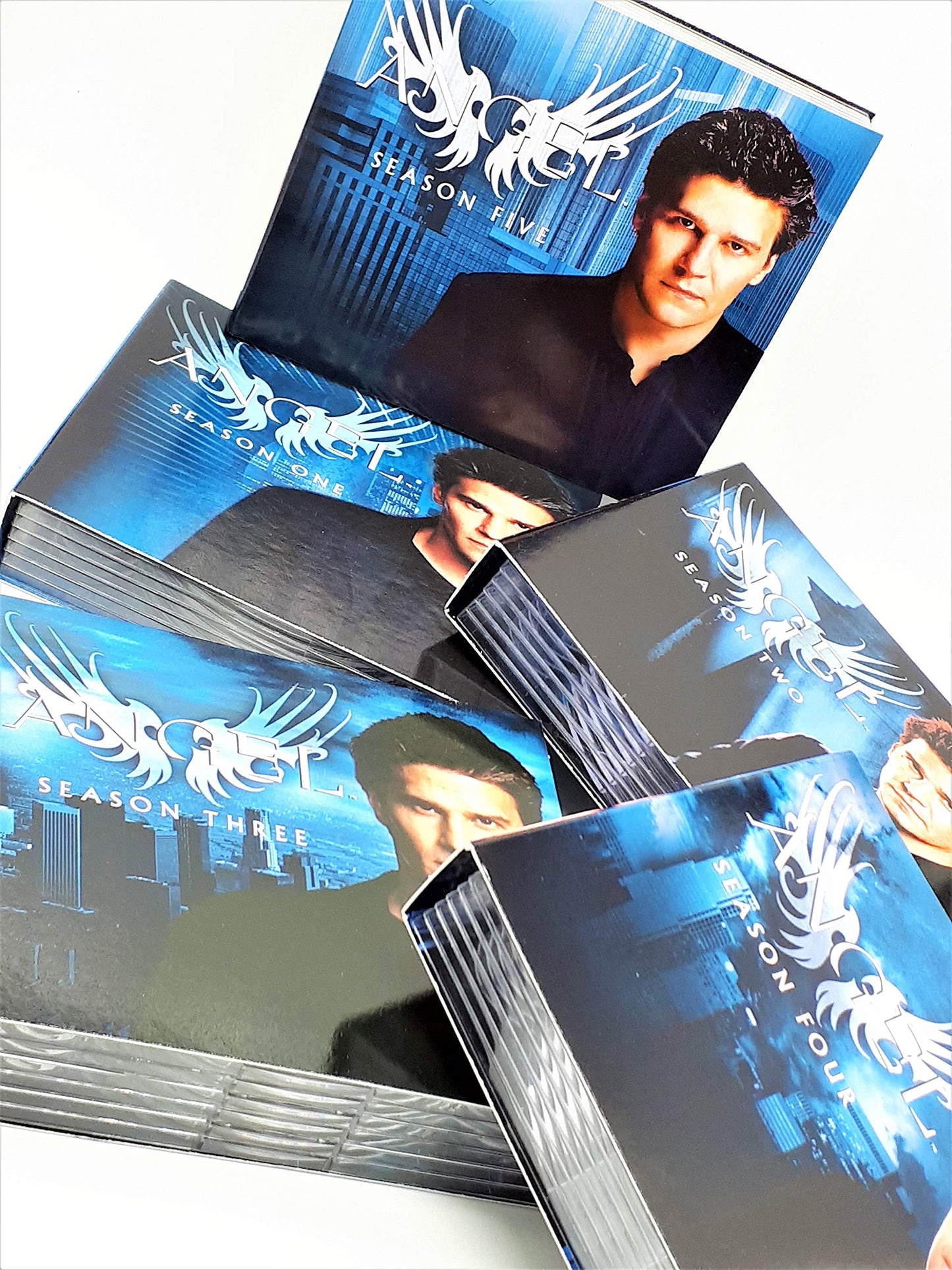 Angel - Seasons 1-5 (Collectors Set) (30DVD) - www.Shopthatapp.com