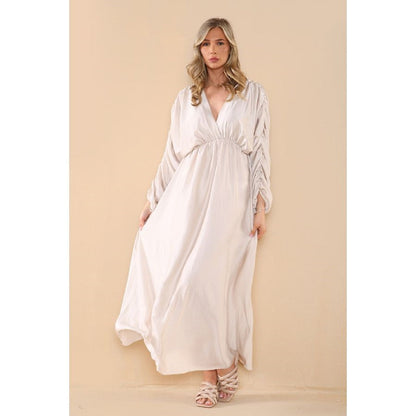 Robe longue en satin à manches froncées