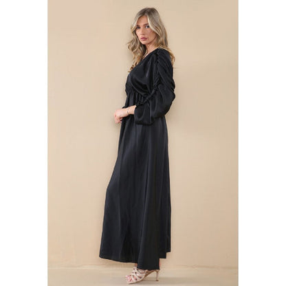 Robe longue en satin à manches froncées