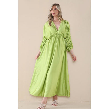 Robe longue en satin à manches froncées