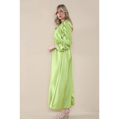Robe longue en satin à manches froncées