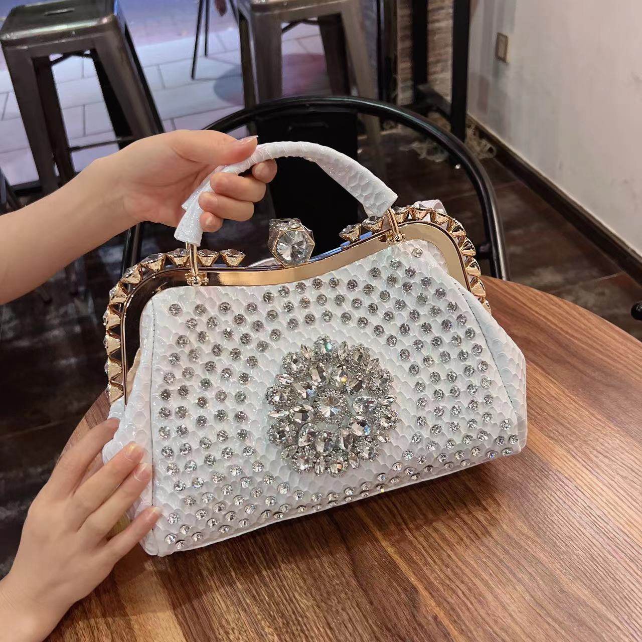 Luxury Large Capacity Diamond Inlaid Cross Body Handbag for women - www.Shopthatapp.com