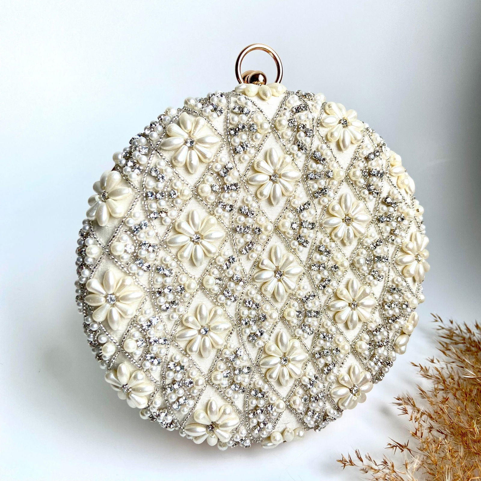 ALIA Pearl round clutch - Www.Shopthatapp.com